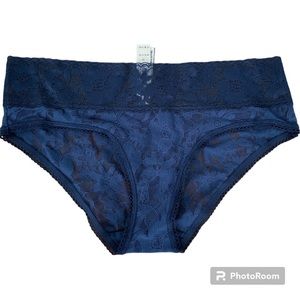 NWT Victorias Secret lace Hipster SzM